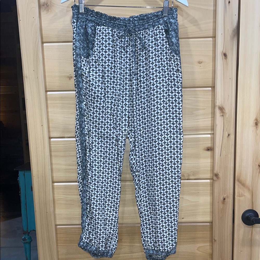 American Eagle Outfitters Black and White Patterned Joggers